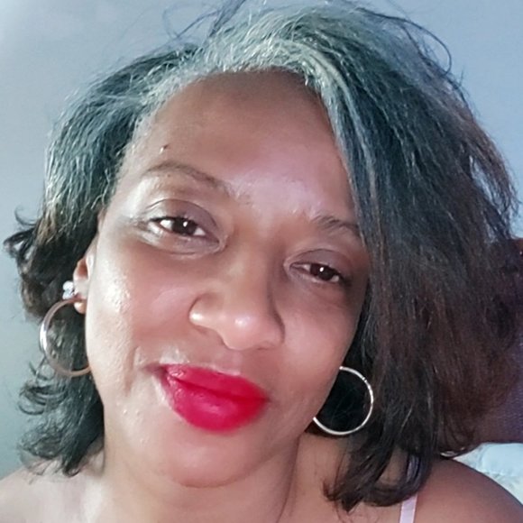 Meet your Posher, @crystalmoving - Picture 3 of 5